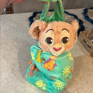 Disneys Lion King Plush stuffy with Green Blanket & Simba pin brand new no tags.